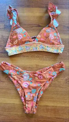 新品⭐花柄フリルビキニ 　水着