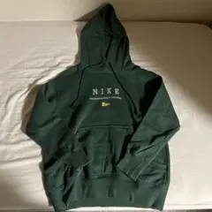 NIKEロゴ入りパーカー