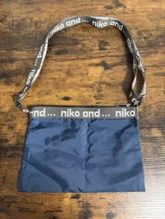 ニコアンド　ネイビー　サコッシュ