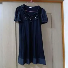 フリル付きブラックチュニック 半袖