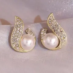 【まとめ買いでお値下げ】パール クリスタル ピアス ゴールド