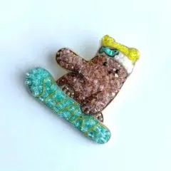 スノーボーダークマ ビーズ刺繍ブローチ ハンドメイド