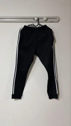 adidas ジョガーパンツ
