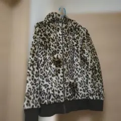 パーカー　ヒョウ柄　モコモコ　美品のサムネイル