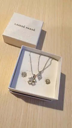 LAISSE PASSE クローバーモチーフ ネックレス ピアス セット