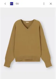 GU カーキ Vネックニットセーター