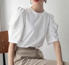美品　SHEIN パフスリーブTシャツのサムネイル