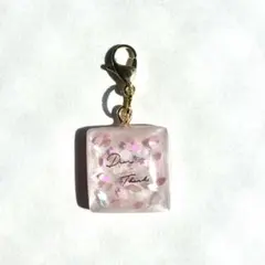 【kc.008】キーホルダー　チャーム　レジン　ピンク　花びら　桜　春
