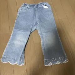 ハート刺繍入りライトブルーロングデニムパンツ
