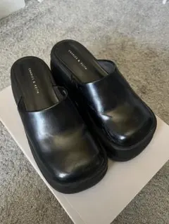 CHARLES & KEITH サボサンダル ブラックのサムネイル