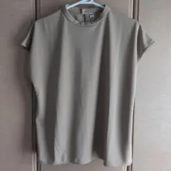 ✿UNIQLO ✿ベージュ フレンチスリーブブラウス Mサイズのサムネイル