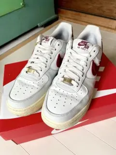 NIKE AIR FORCE 1 ホワイト バーガンディのサムネイル