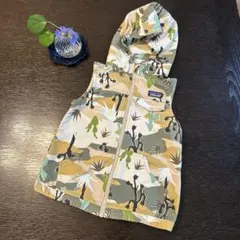 patagonia フード付きカモフラージュ　ベスト4T