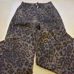 ヒョウ柄パンツ