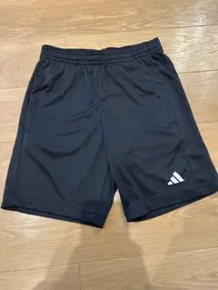 adidas 黒 ハーフパンツ120㎝