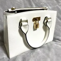 Samantha Thavasa白ショルダーバッグ ストラップ付き