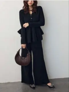 新品 美ラインペプラムニットセットアップ frene フラーネ ブラック