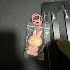 ピンクのキーホルダー ラブブ