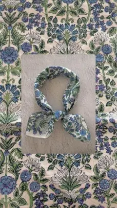 キッズスカーフ　ホワイト地ブルーフラワー