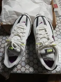 Nike ホワイト/パープル スニーカー