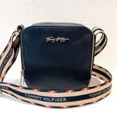 【美品】TOMMY HILFIGER ロゴベルト ミニショルダーバッグ　ネイビー