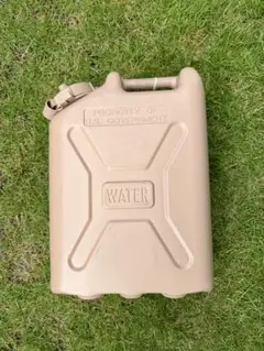 BALENCIAGA H2O It’s Logic ウォーターボトル 水筒 BALENCIAGA H2O It's Logic ウォーターボトル 水筒 - メルカリ
