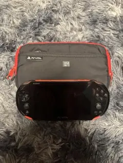 SONY PS Vita レッド/ブラック 専用ケース　ソフト付き