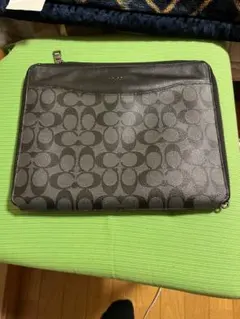 コーチ ブラック レザー クラッチバッグ