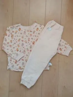 ユニクロ　シルバニア　キルティング　パジャマ　120