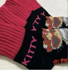 新品1足⭐︎ホカロン×サンリオ 日焼けキティキャラクターコラボ裏パイルソックス