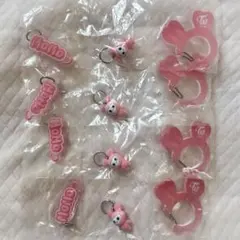 TWICE ラブリー　モモ　アクリルカラビナフロッキーマスコット　ガチャ