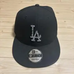 New Era 9FIFTY LAブラックキャップ