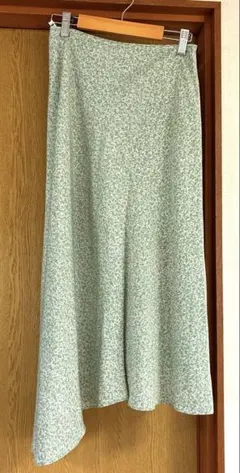 シーナリー　アシンメトリースカート　花柄のサムネイル