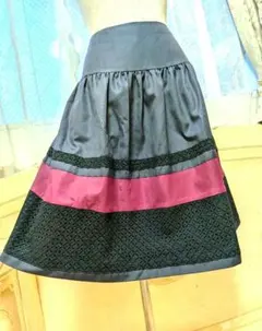 エムズグレイシー　フレアースカート40　透かし刺繍　ブラック基調