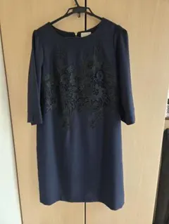 レース地付きワンピース