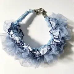 水色フリル付きスマホストラップ　ハンドメイド