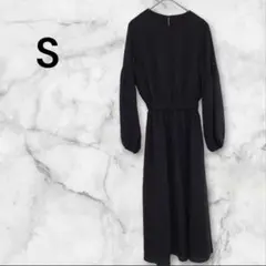☆GU☆ジーユー　長袖ワンピース【S】 ブラック　シンプル 人気