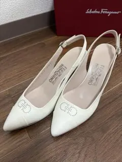 Salvatore Ferragamo NORNA パンプス 小さめ23.５cmのサムネイル