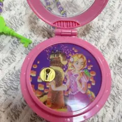 ディズニー　ラプンツェル　光るおもちゃ　ライティングネックレス