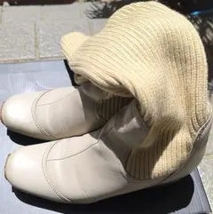 Christian Louboutin ニット付きブーツ クリーム色　23.5のサムネイル