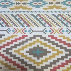 幾何学模様の綿プリント生地110×63センチ
