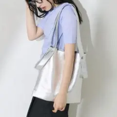【極美品】BEAURE カウレザー 2WAY ハンドル トートバッグ　シルバーのサムネイル