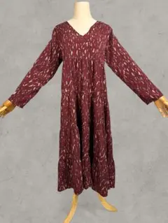 ワインレッドカラーの抽象柄ティアードワンピース　915