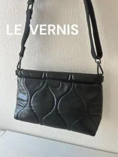 【美品】LE VERNIS ル・ベルニ　黒　キルティング ショルダーバッグのサムネイル