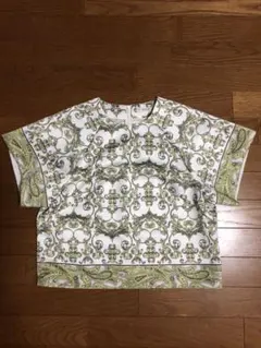 エポカのトップスのサムネイル