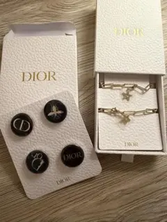 Dior ノベルティ　チャームストラップ&バッチ