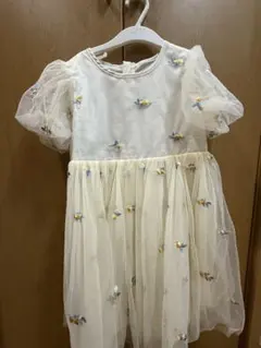 フラワー刺繍　クリーム色　チュールドレス