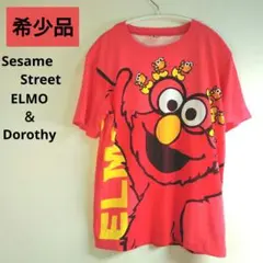 【USJ限定 希少品】セサミストリート エルモ&金魚のドロシー Tシャツ M 赤のサムネイル