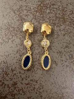 青いストーンのゴールドイヤリング