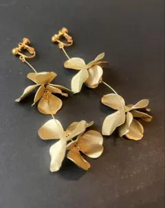 マットゴールド　花デザイン　イヤリング　ブライダル